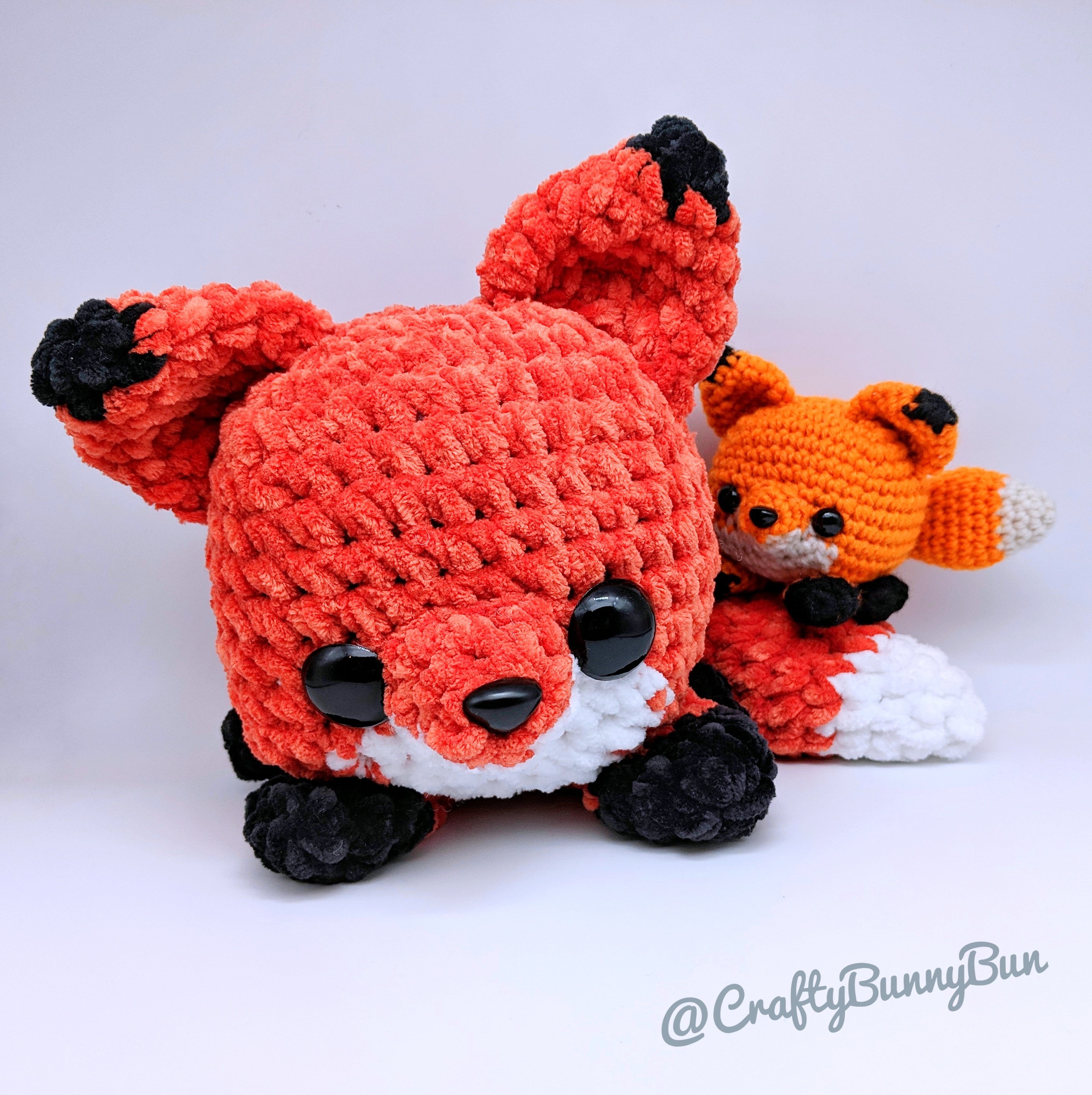 Amigurumi fox in glasses (free crochet pattern)